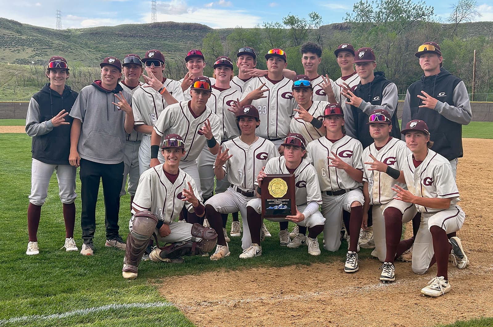 Baseball: Golden wins 4A Region 4