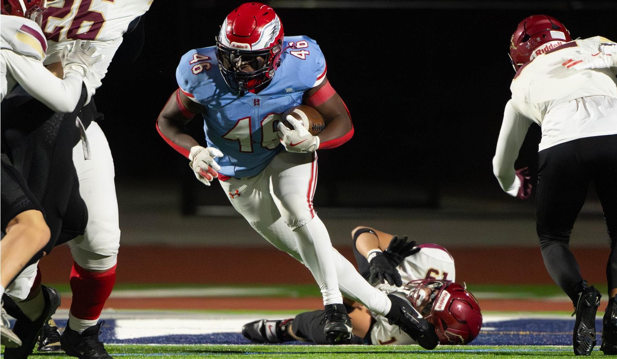 Heritage's Mo Thenell runs with the ball