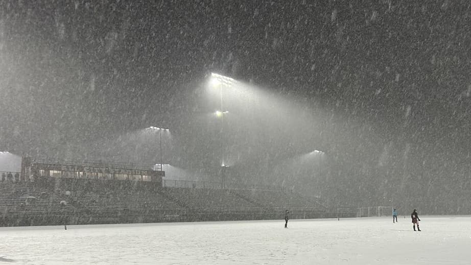 Field hockey in the snow